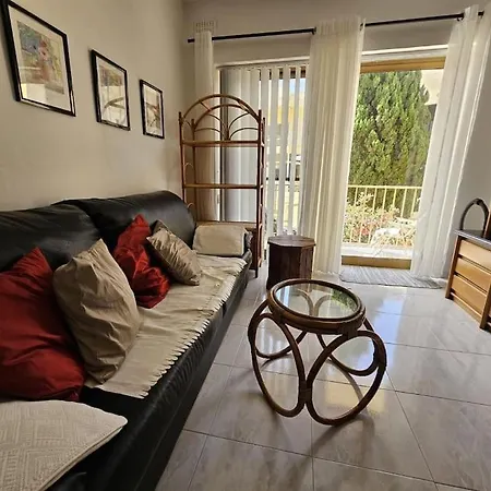 1005 Garden View *
