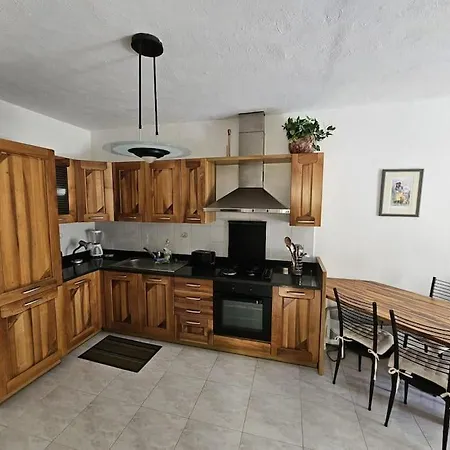 1005 Garden View Apartman